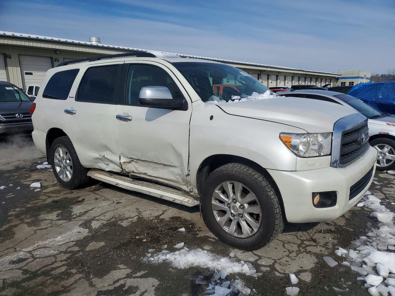 2017 Toyota Sequoia Platinum - Фото 4
