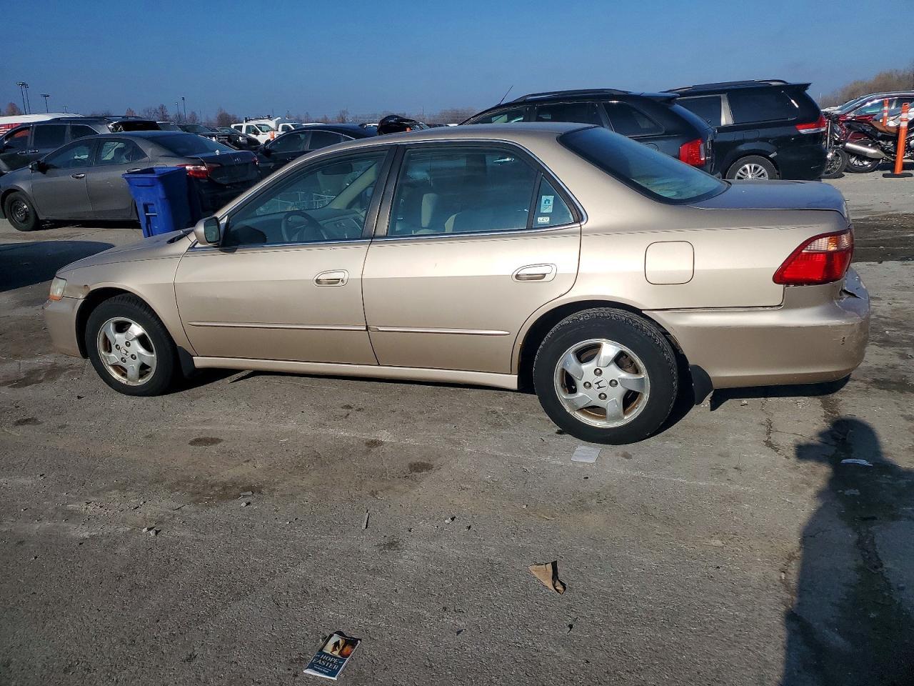 2000 Honda Accord - Image 2