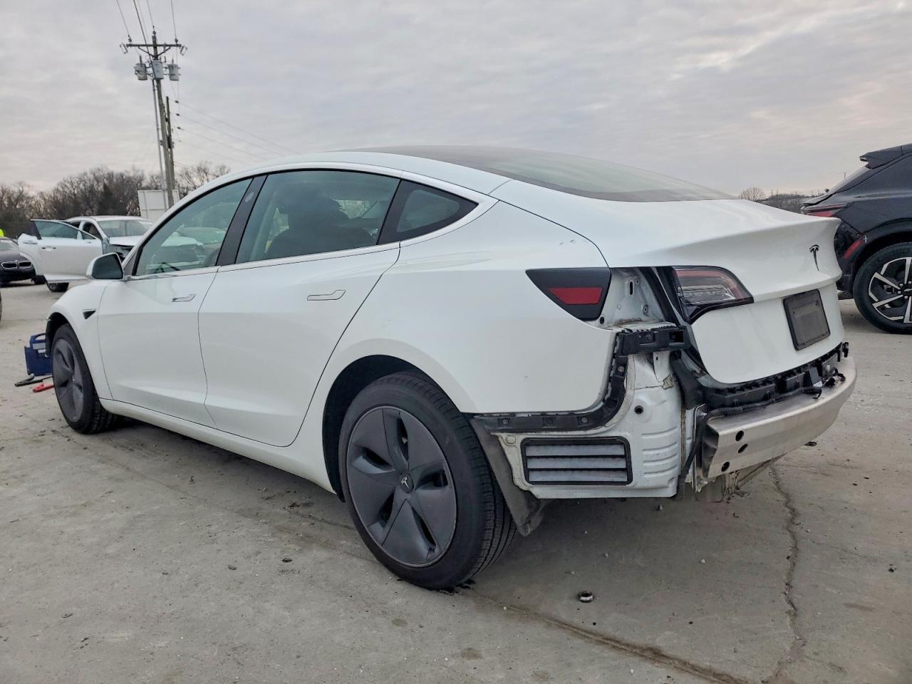 2020 Tesla Model 3 - Фото 2