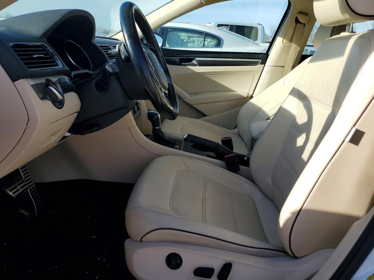 2017 Volkswagen Passat R-Line - Фото 7