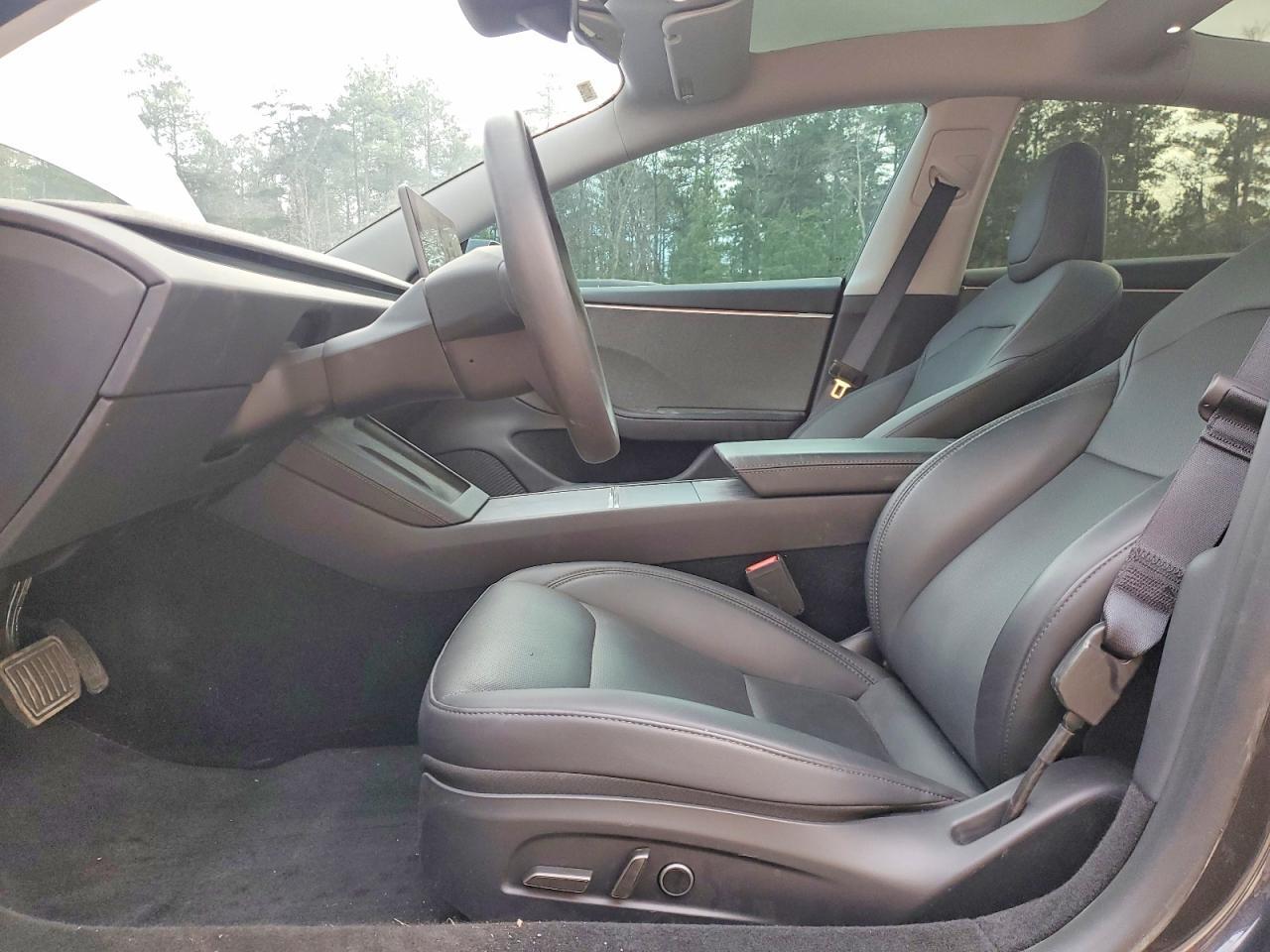 2025 Tesla Model 3 - Image 7