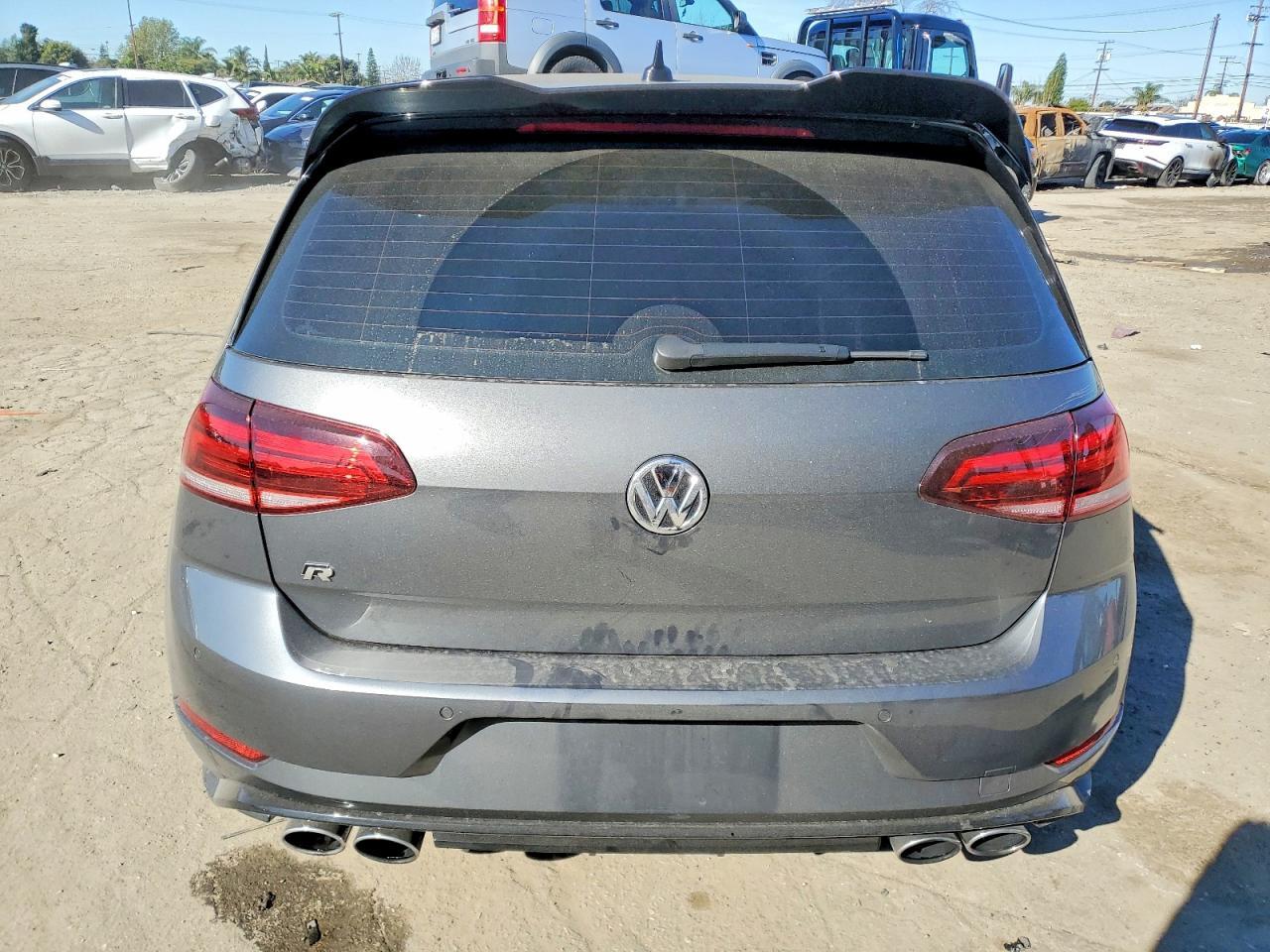 2018 Volkswagen Golf R - Image 6