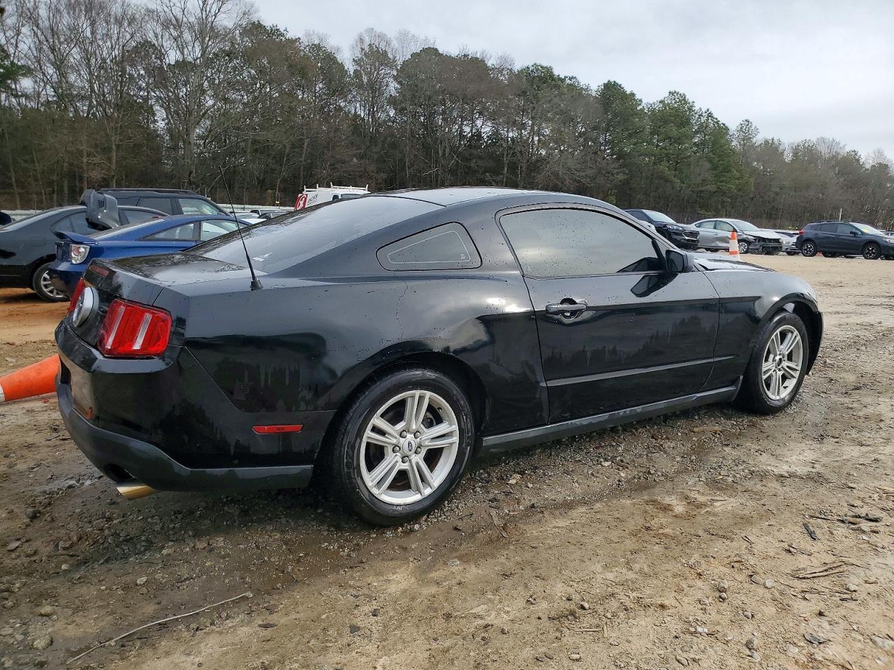 2010 Ford Mustang - Фото 3