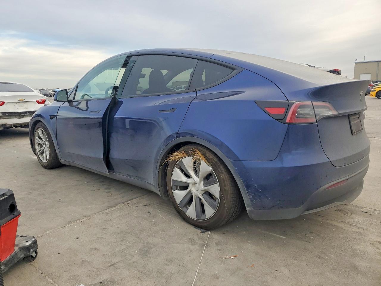 2023 Tesla Model Y - Фото 2