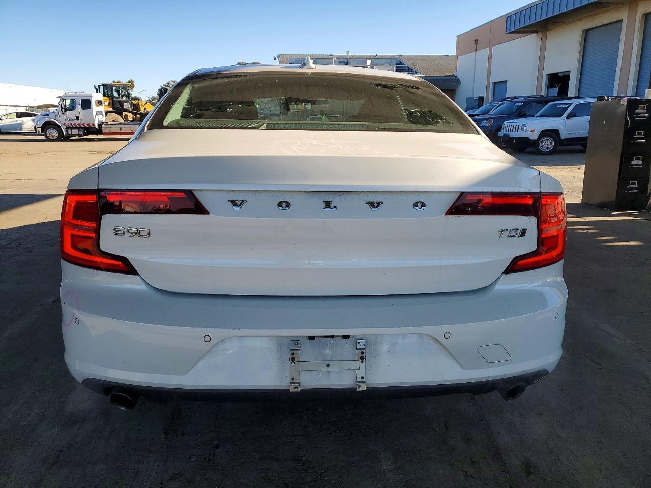 2018 Volvo S90 T5 Momentum - Фото 6
