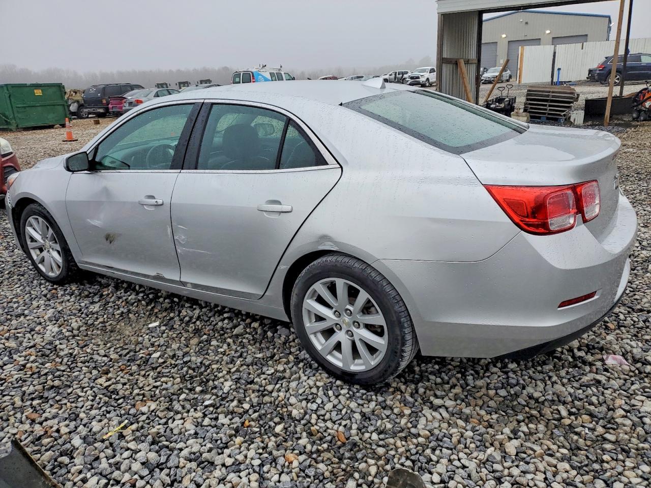 2014 Chev Malibu - Фото 2