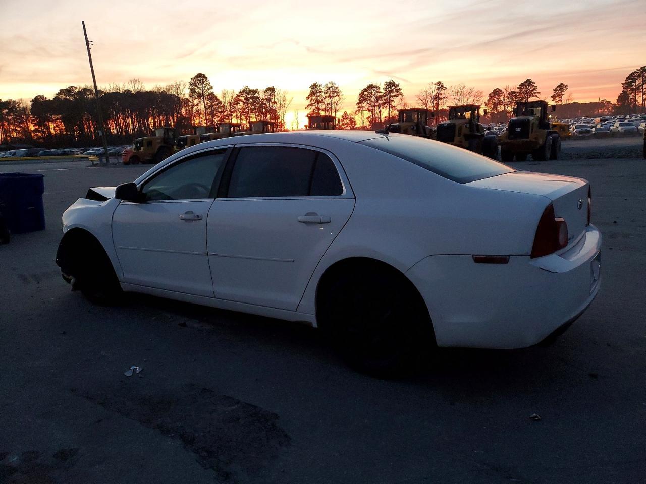 2010 Chevrolet Malibu Ls - Фото 2