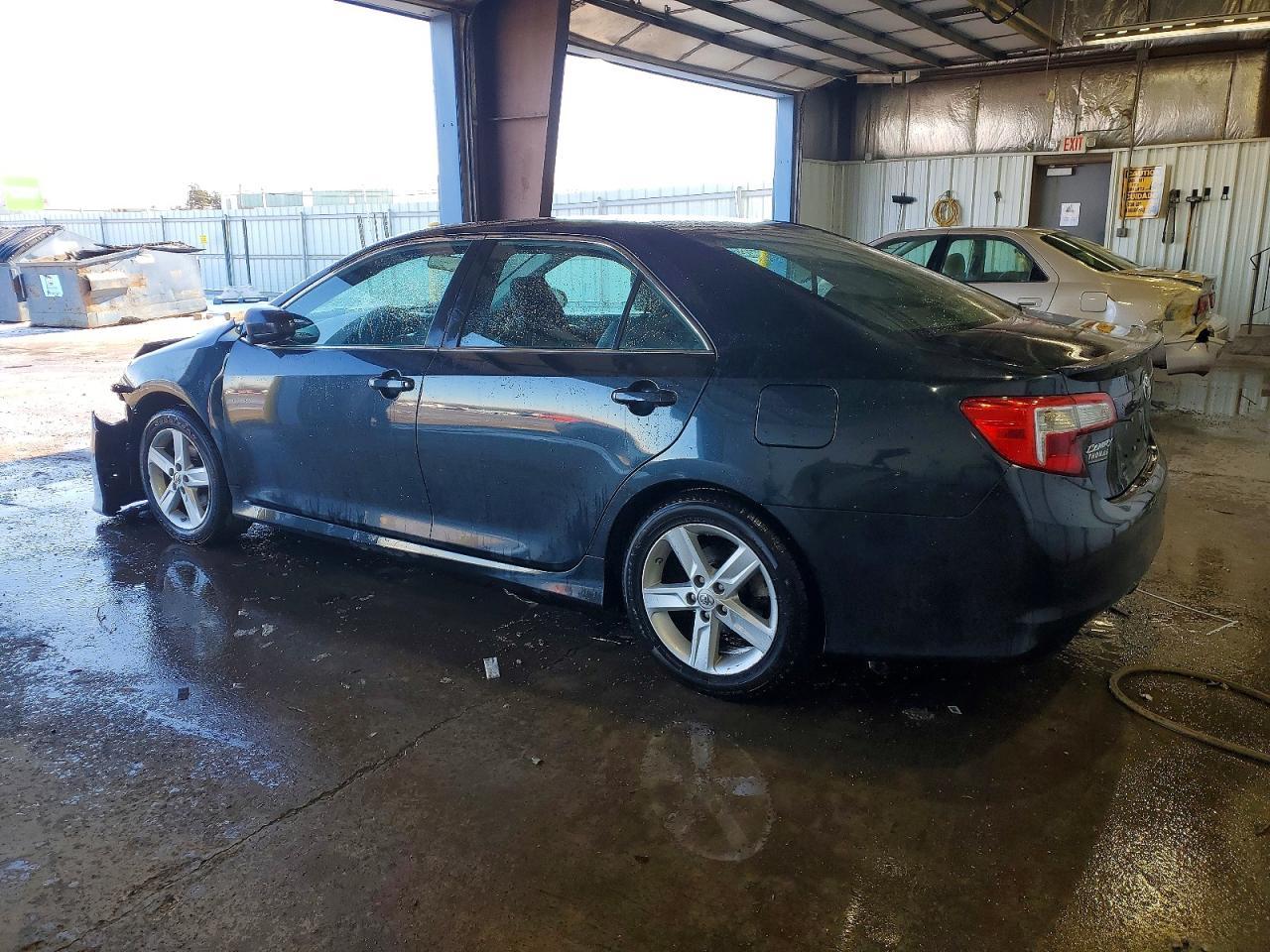 2014 Toyota Camry L - Фото 2