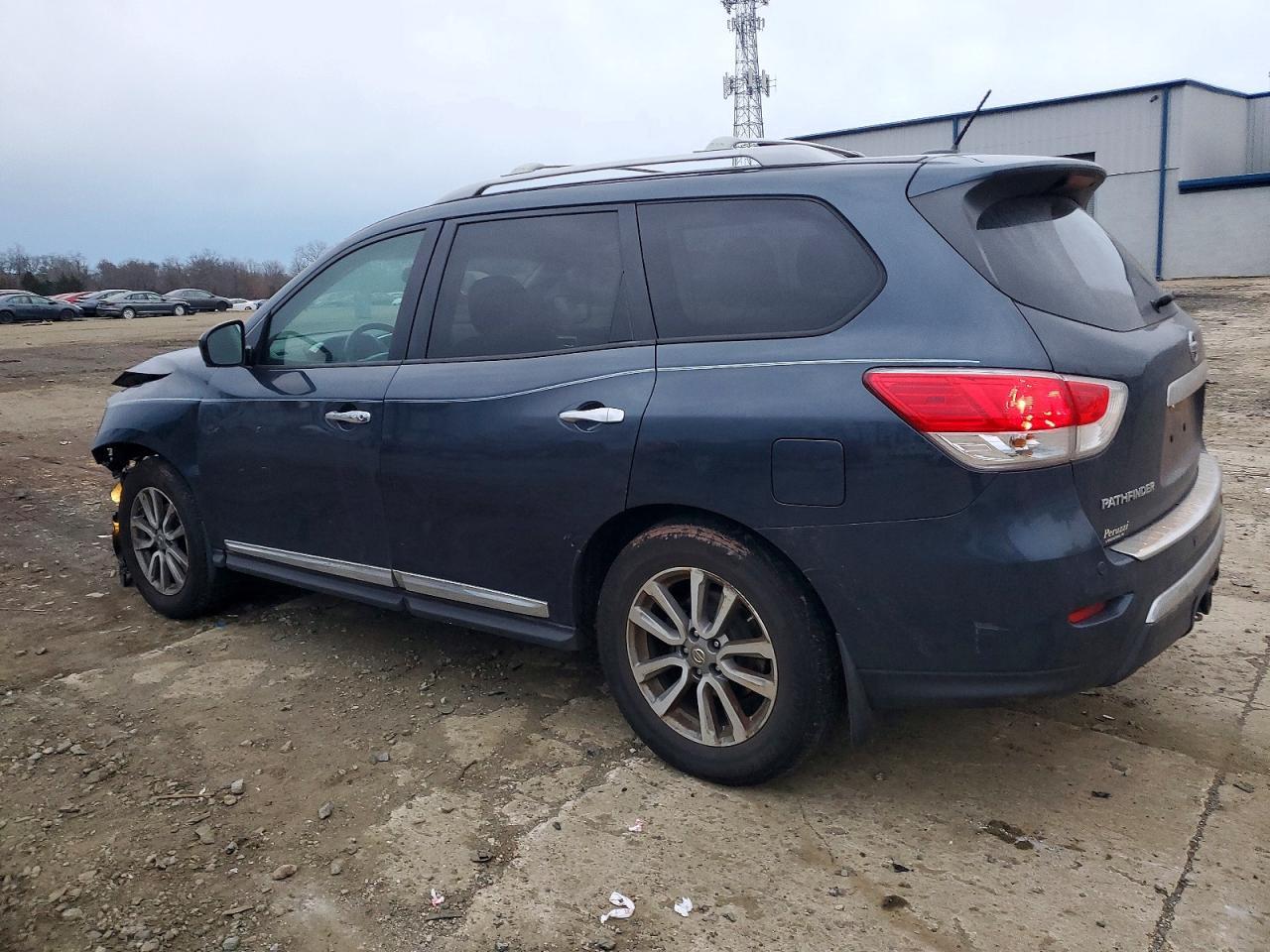 2016 Nissan Pathfinder S - Фото 2