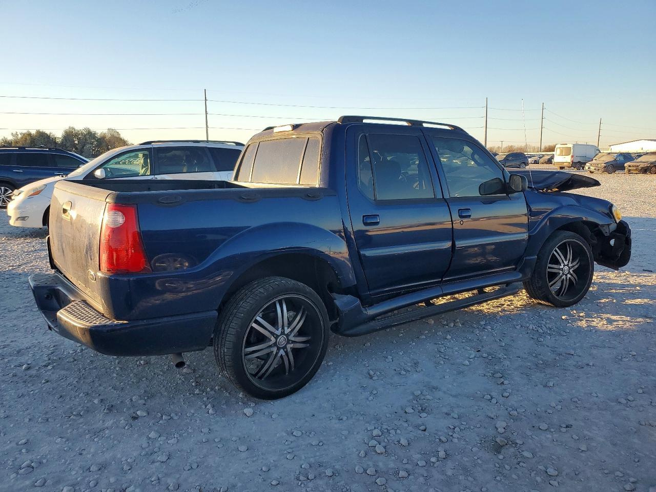 2004 Ford Explorer Sport Trac - Image 3