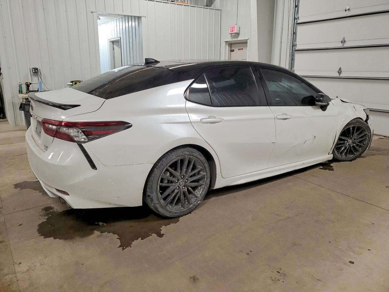 2021 Toyota Camry Xse - Фото 3