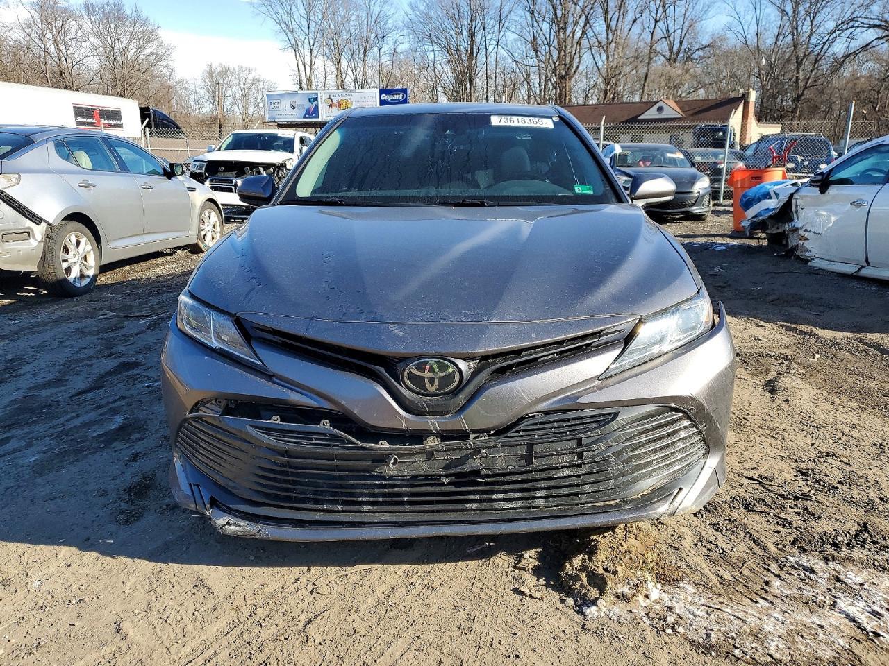 2018 Toyota Camry Le - Фото 5