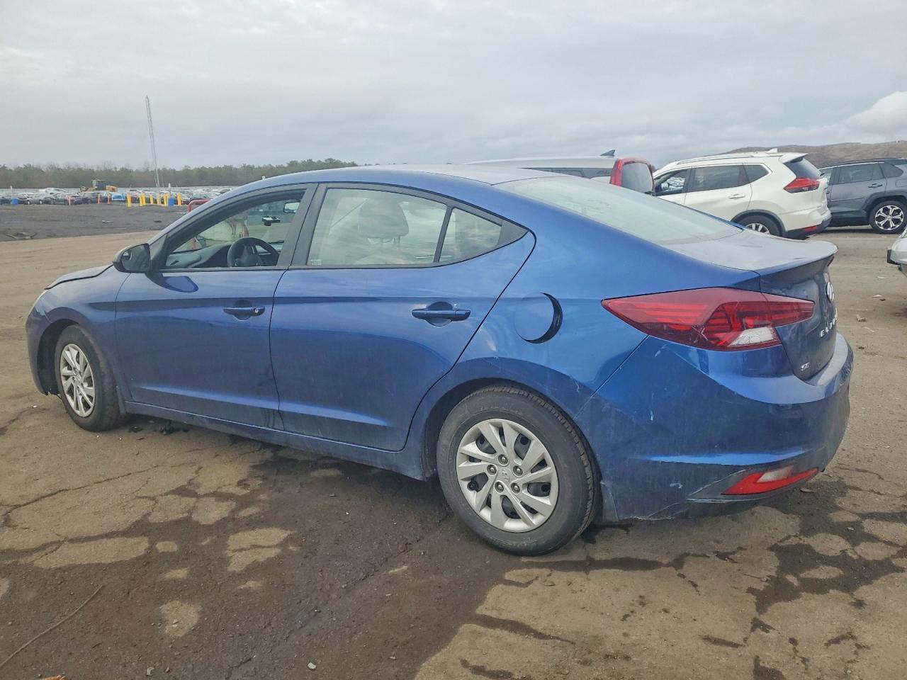 2019 Hyundai Elantra Se - Image 2