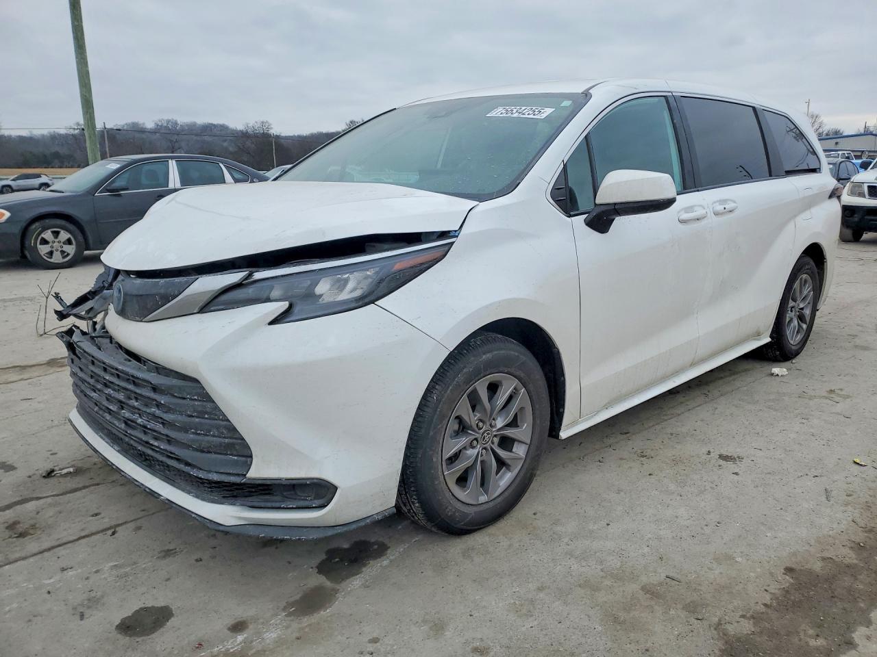 2025 Toyota Sienna Le