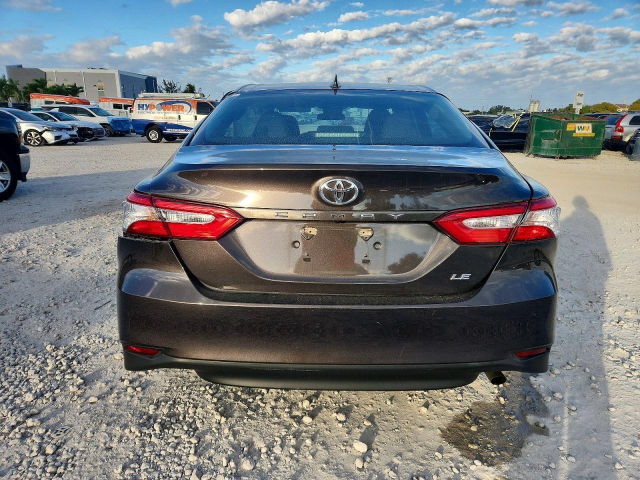 2020 Toyota Camry Le - Фото 6