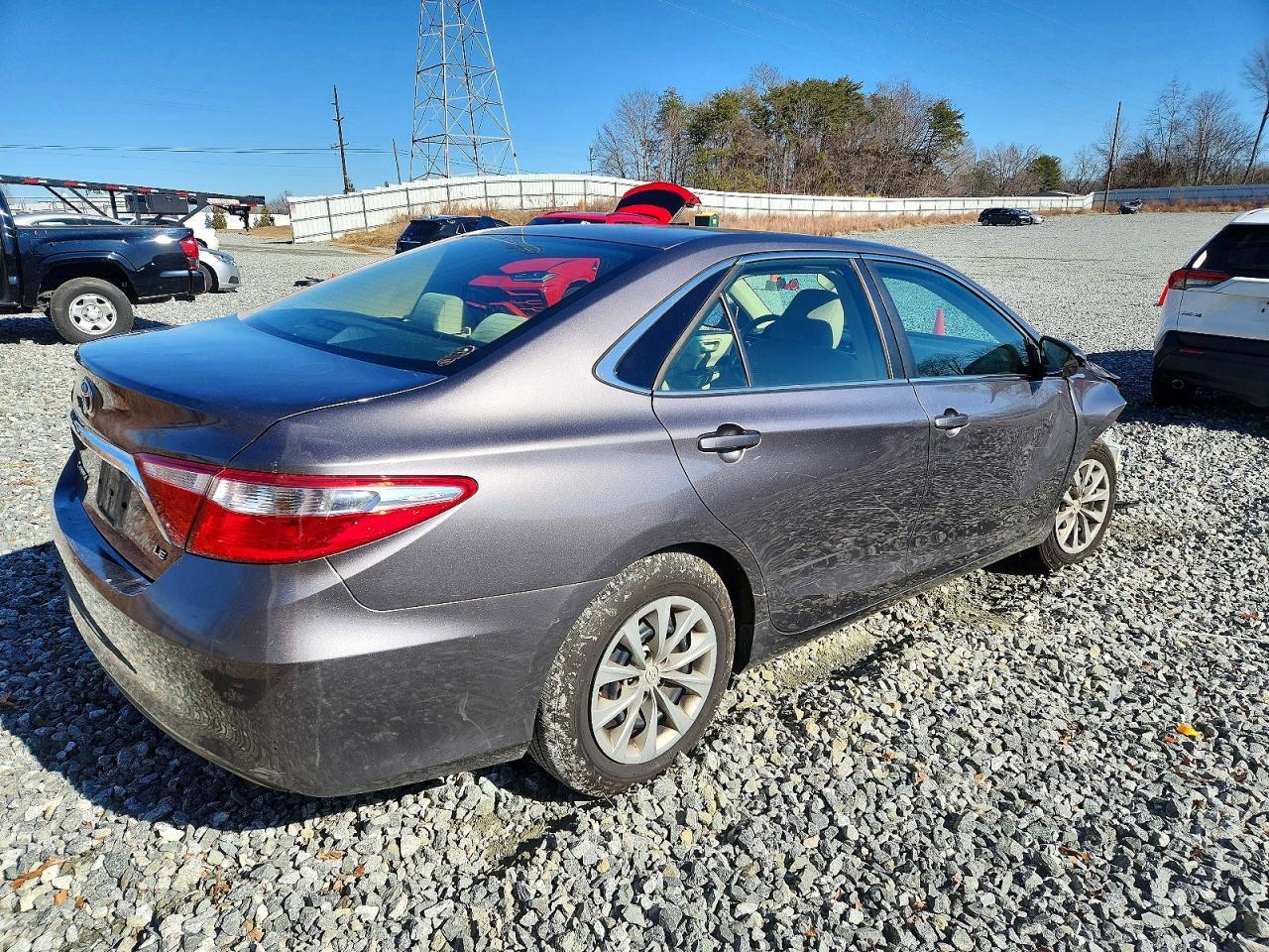 2015 Toyota Camry Le - Фото 3