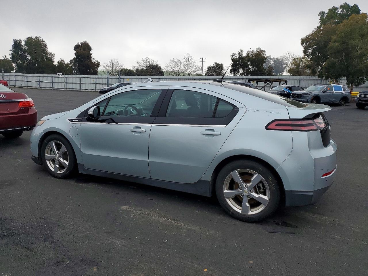 2011 Chev Volt - Image 2