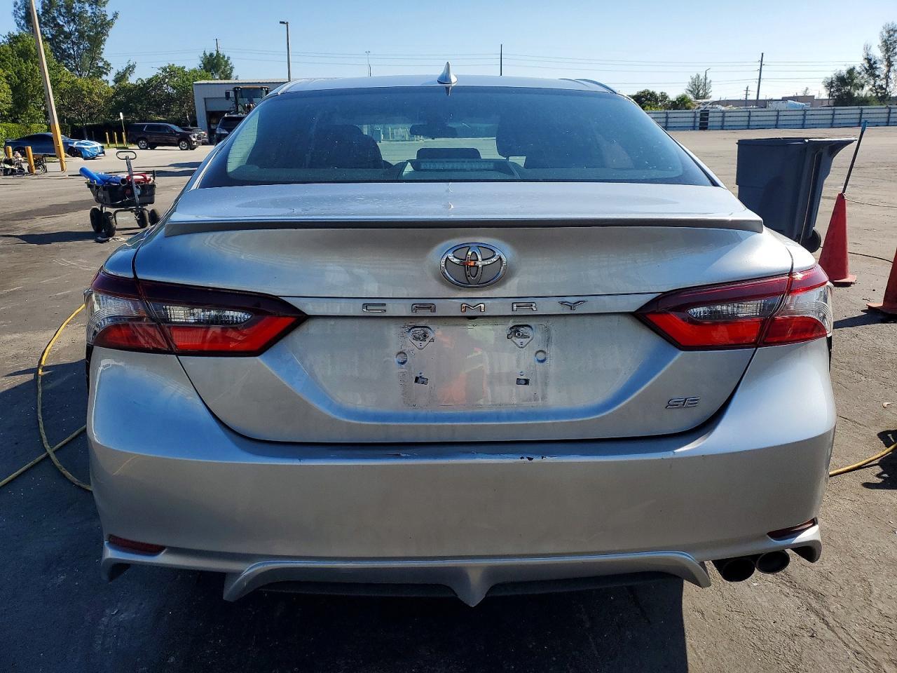 2022 Toyota Camry Se - Фото 6