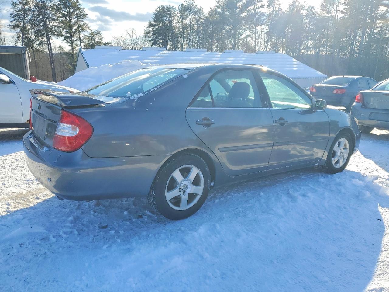2004 Toyota Camry Le - Image 3