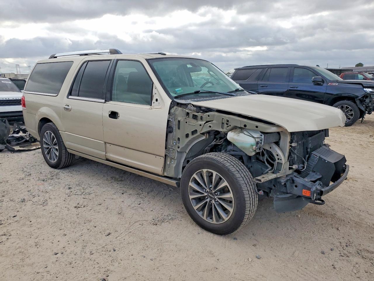 2017 Lincoln Navigator L Select - Image 4