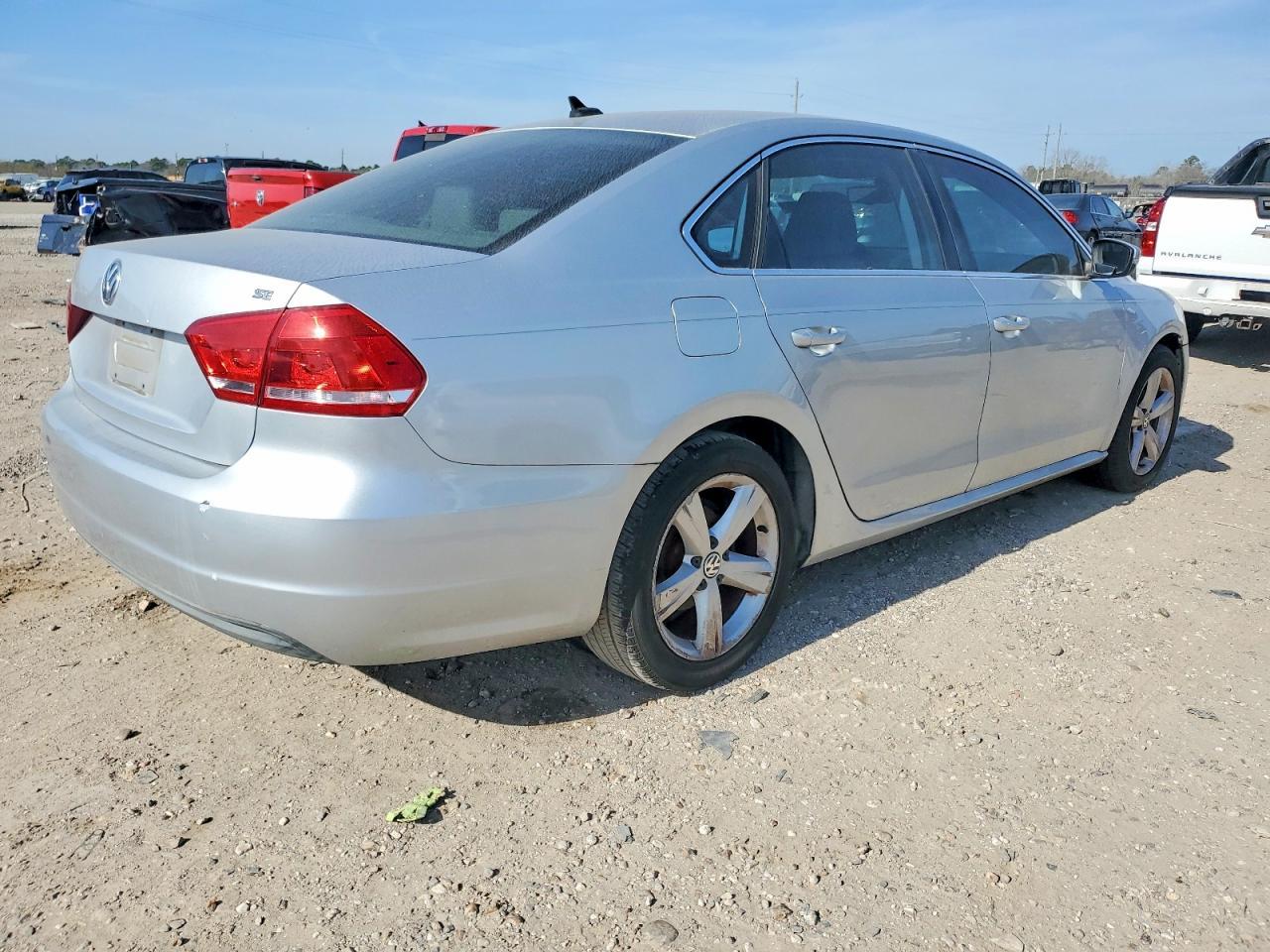 2013 Volkswagen Passat - Image 3