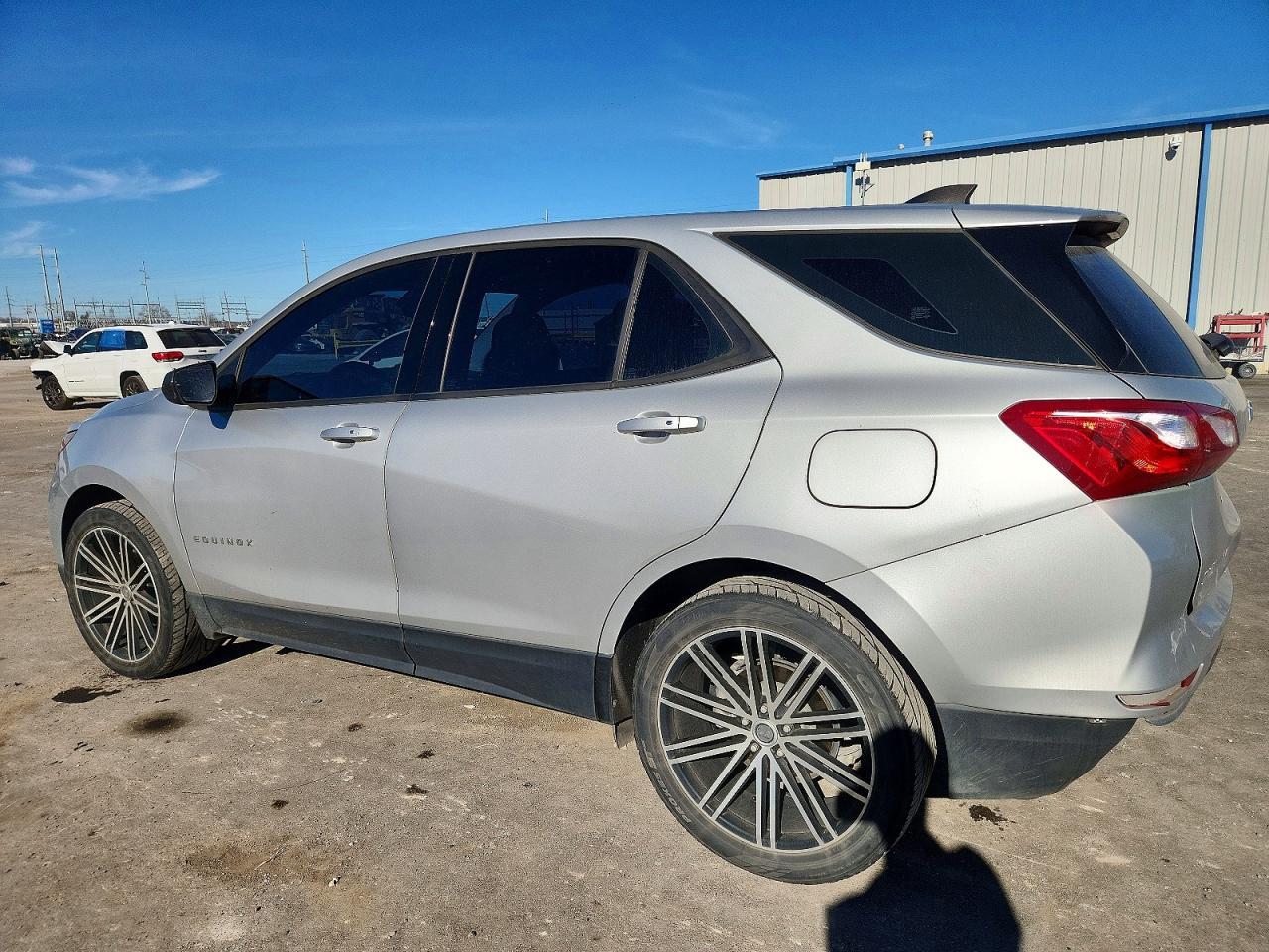 2018 Chevrolet Equinox Ls - Фото 2