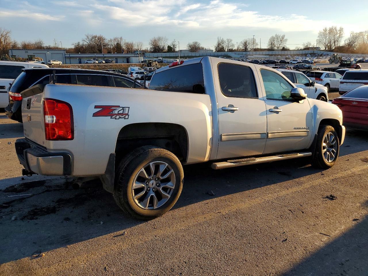 2011 Chevrolet Silverado K1500 Lt - Фото 3