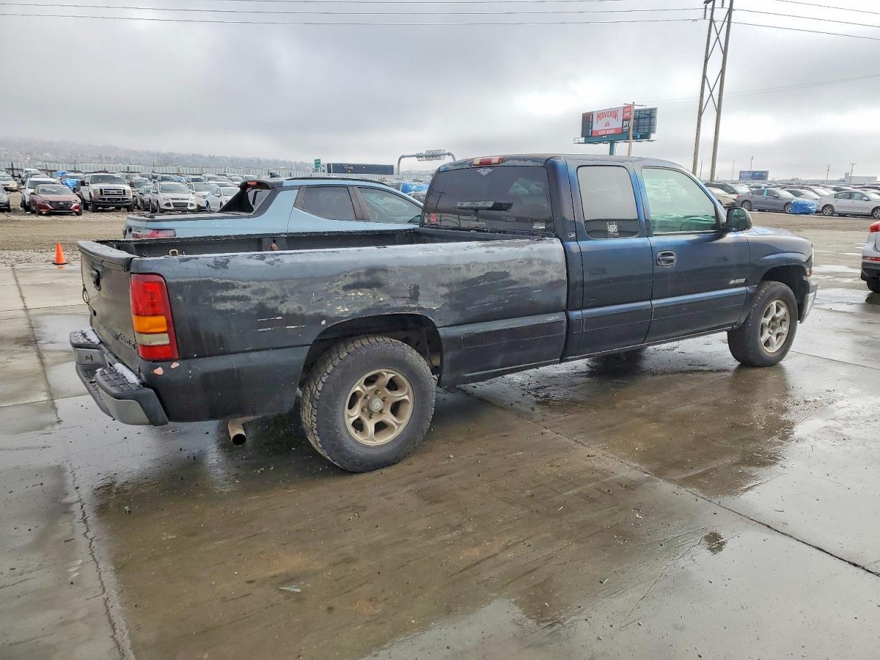 2002 Chevrolet Silverado C1500 - Image 3