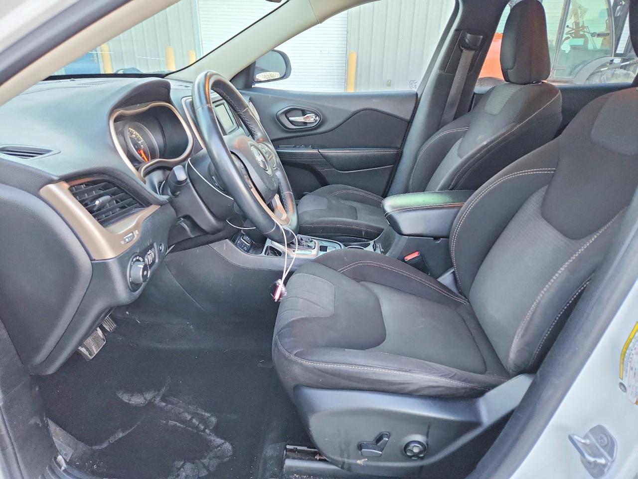 2016 Jeep Cherokee Latitude - Image 7