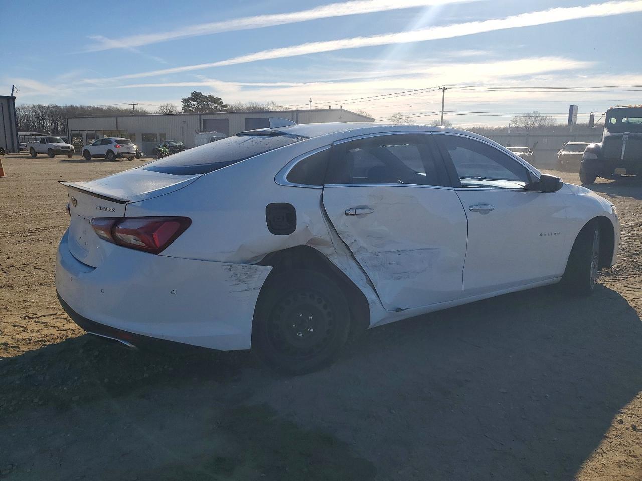 2019 Chevrolet Malibu Premier - Image 3