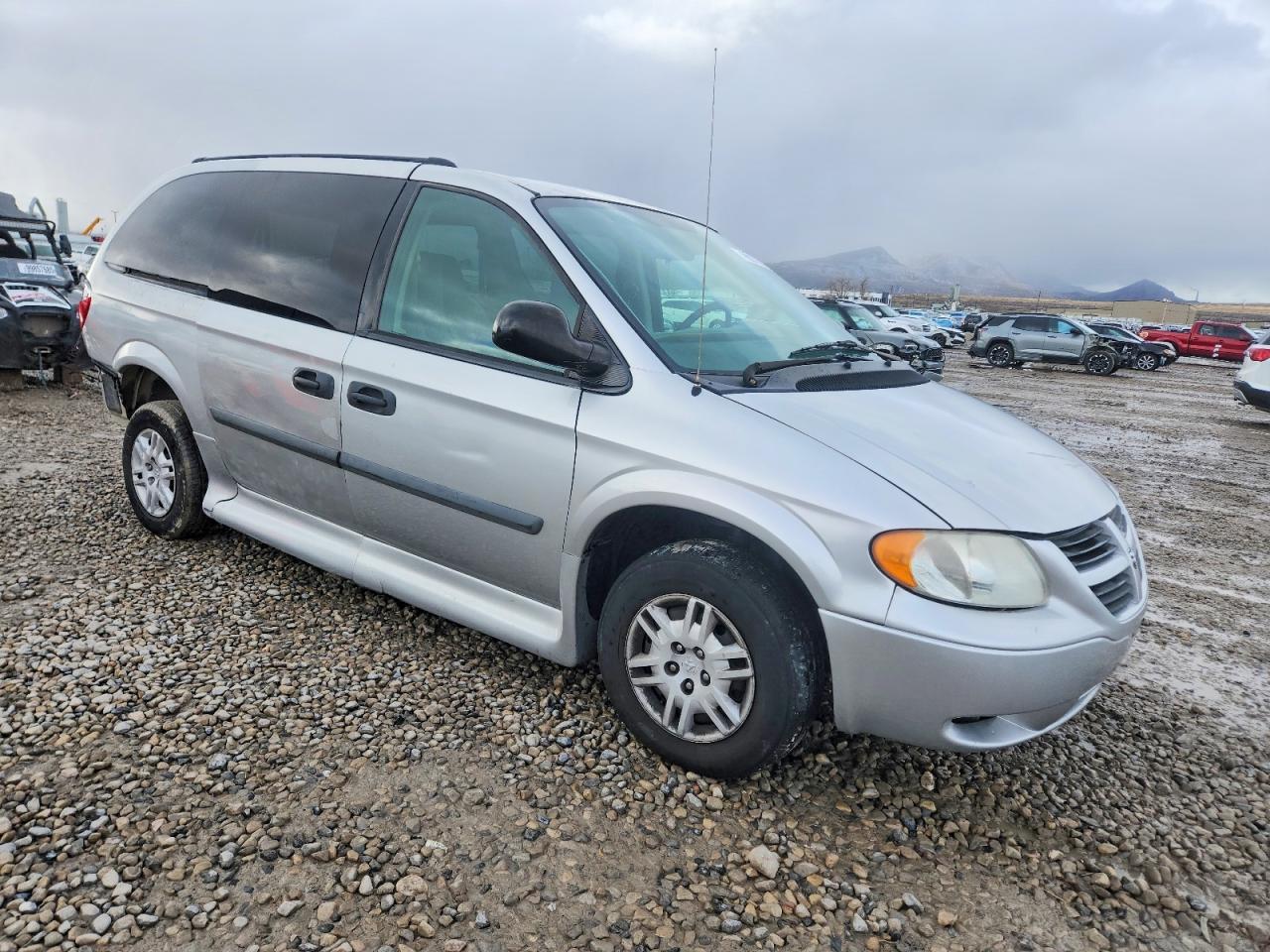 2005 Dodge Grand Caravan Se - Image 4