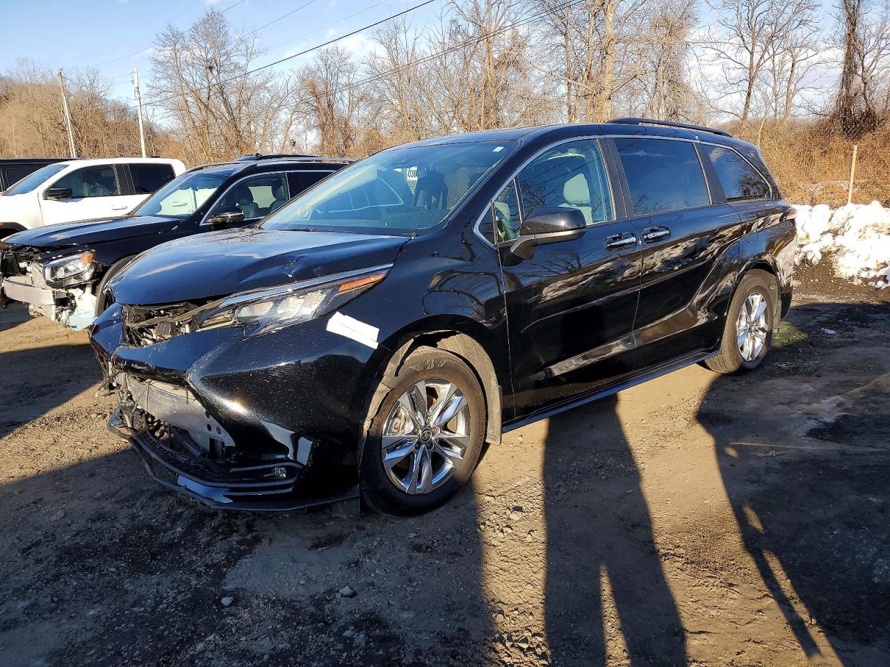2025 Toyota Sienna Xle