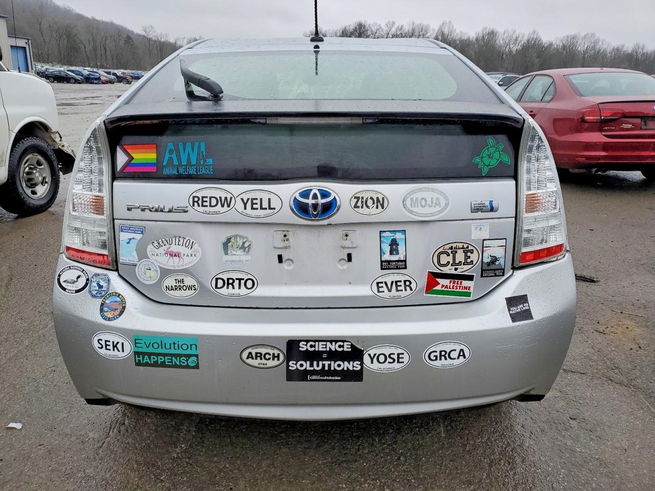 2011 Toyota Prius Three - Фото 6