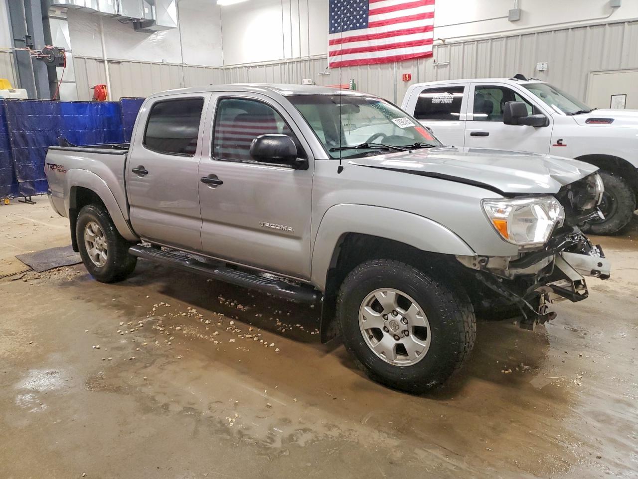 2015 Toyota Tacoma V6 - Image 4