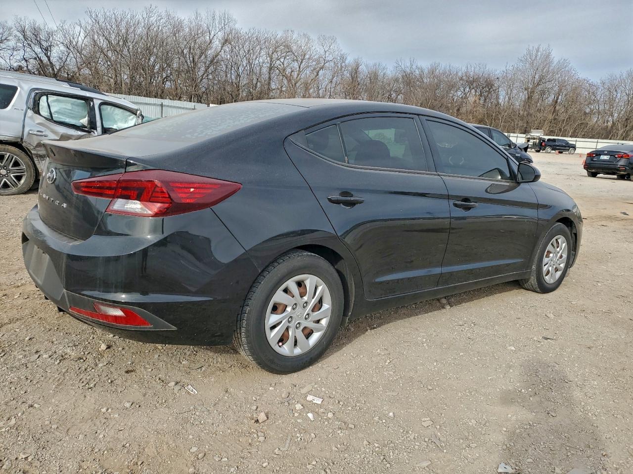 2020 Hyundai Elantra Se - Фото 3