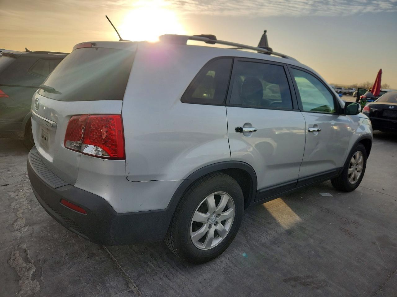 2012 Kia Sorento Base - Фото 3