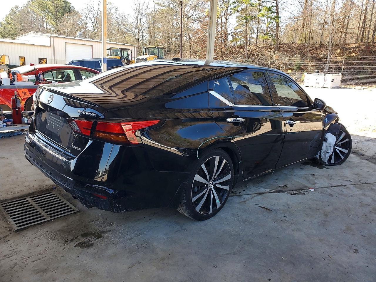 2020 Nissan Altima Platinum - Фото 3