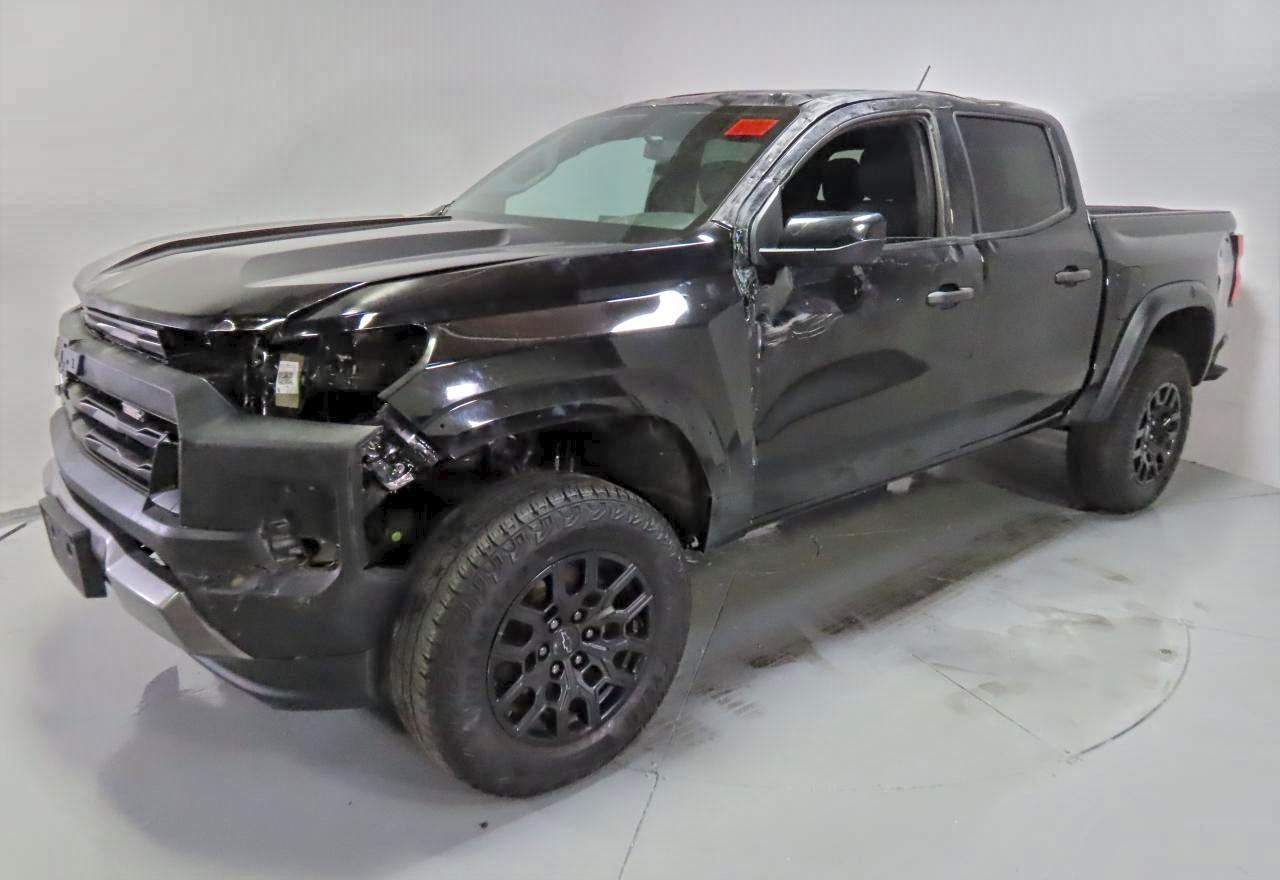 2023 Chevrolet Colorado Trail Boss - Image 2