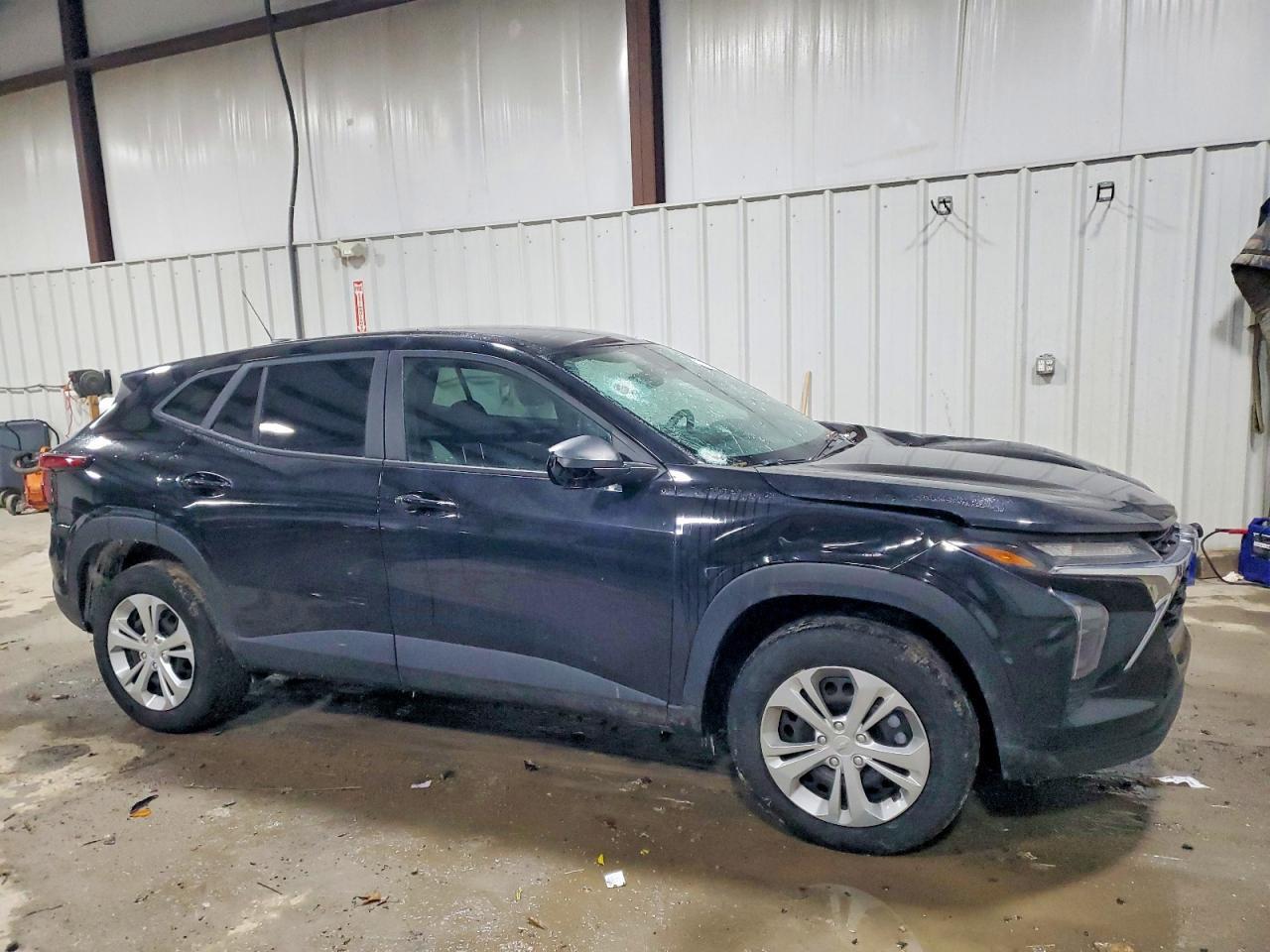 2024 Chevrolet Trax Ls - Image 4