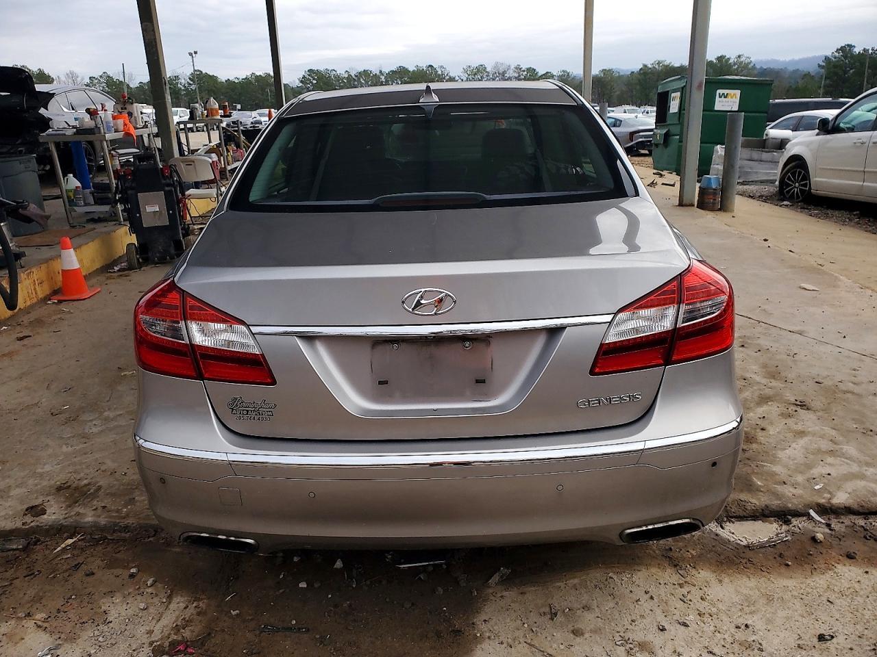 2012 Hyundai Genesis 3.8L - Фото 6