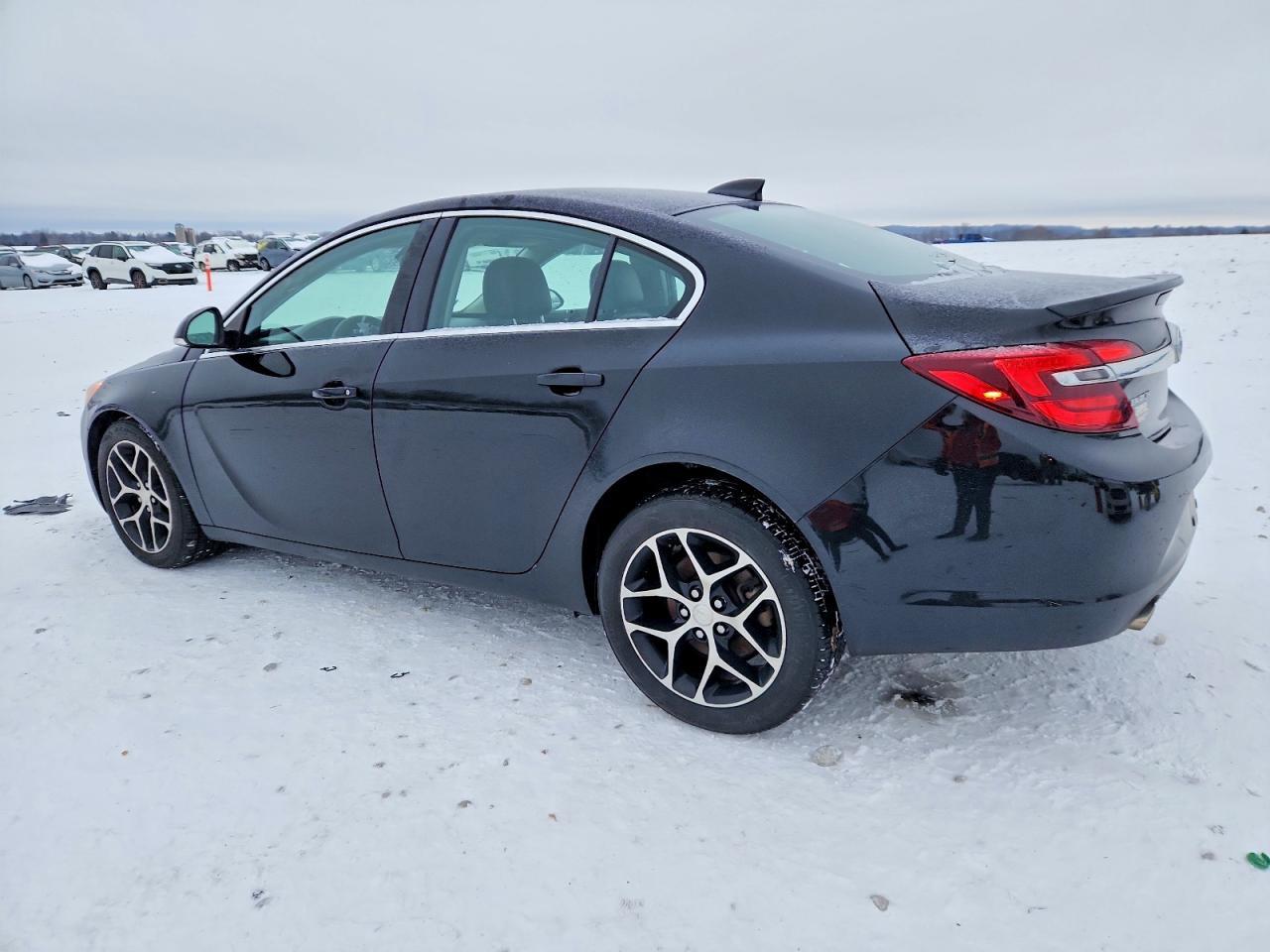 2017 Buick Regal Sport Touring - Image 2