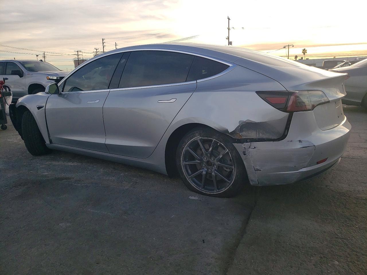 2018 Tesla Model 3 - Фото 2