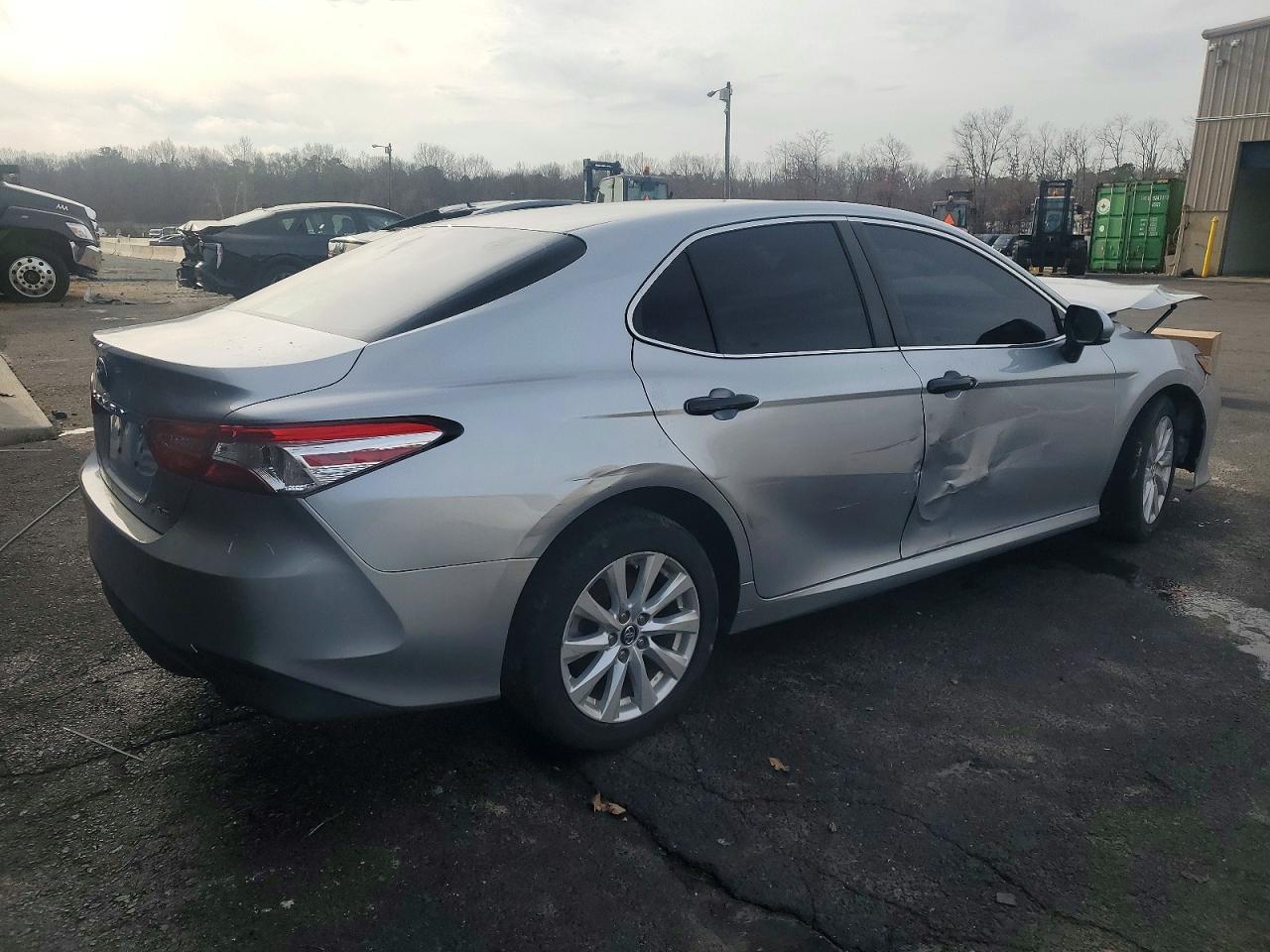 2018 Toyota Camry Le - Image 3
