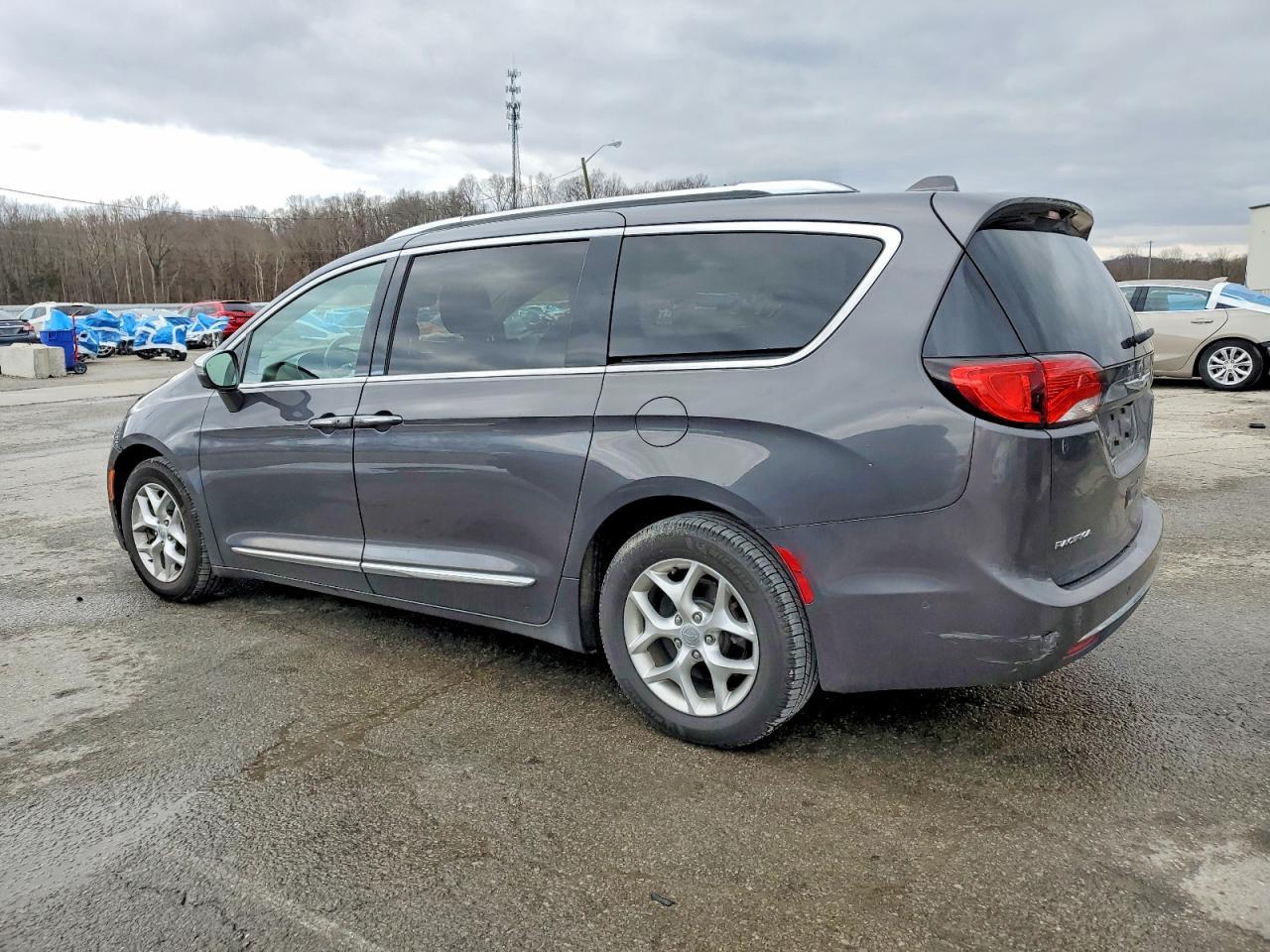 2020 Chrysler Pacifica Limited - Фото 2