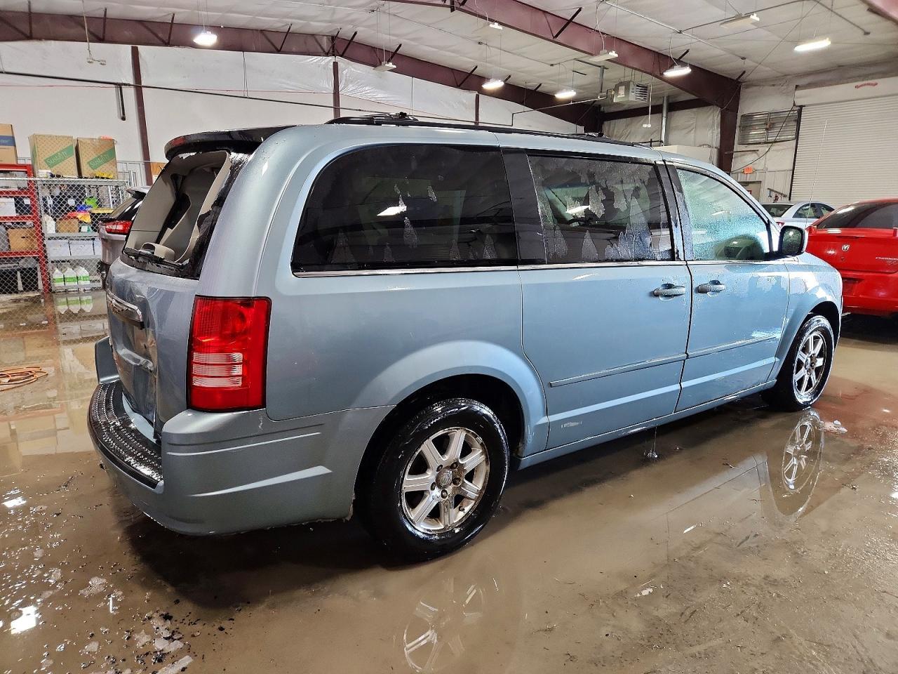 2008 Chrysler Town & Country Touring - Image 3