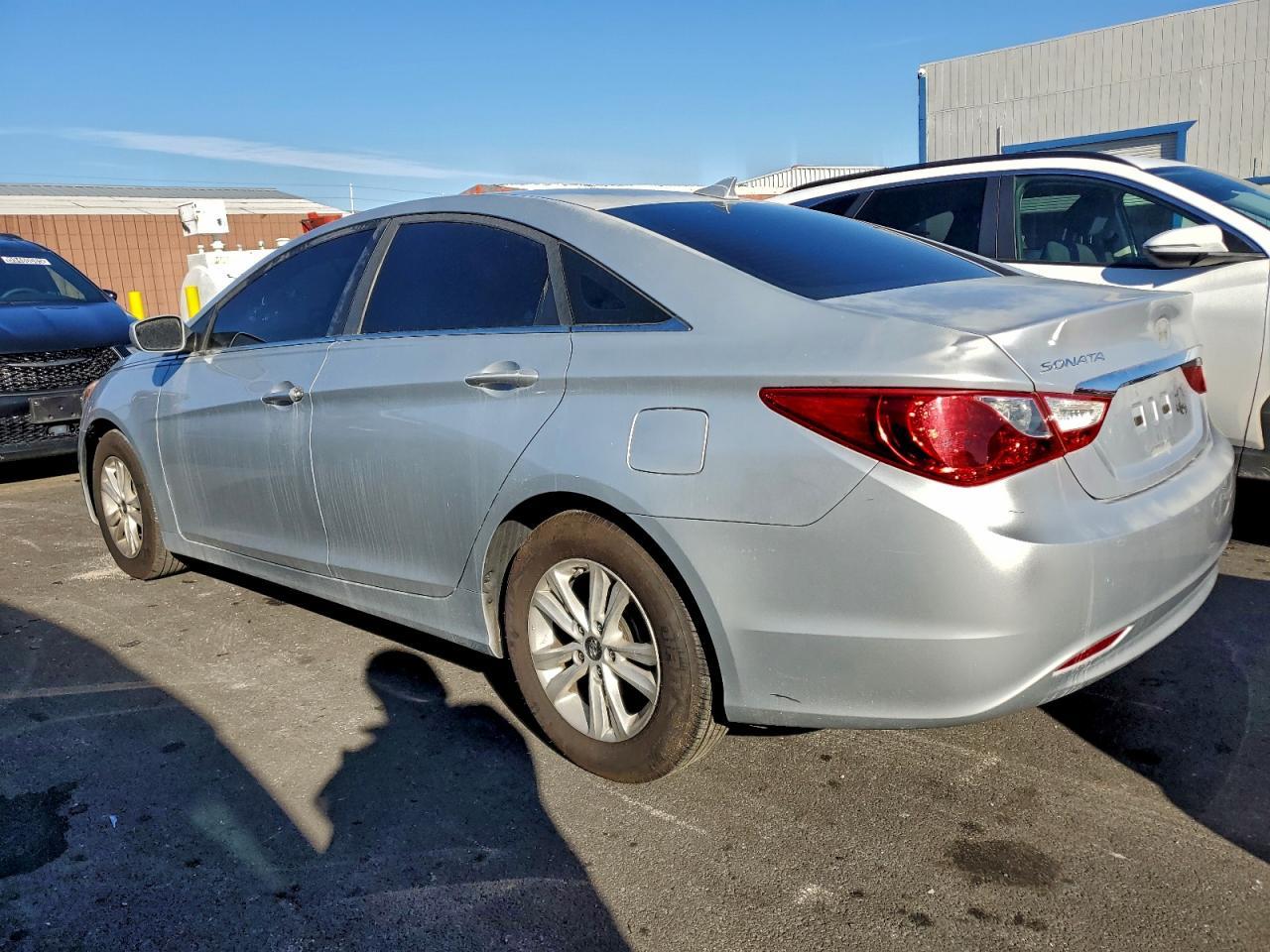 2013 Hyundai Sonata Gls - Image 2