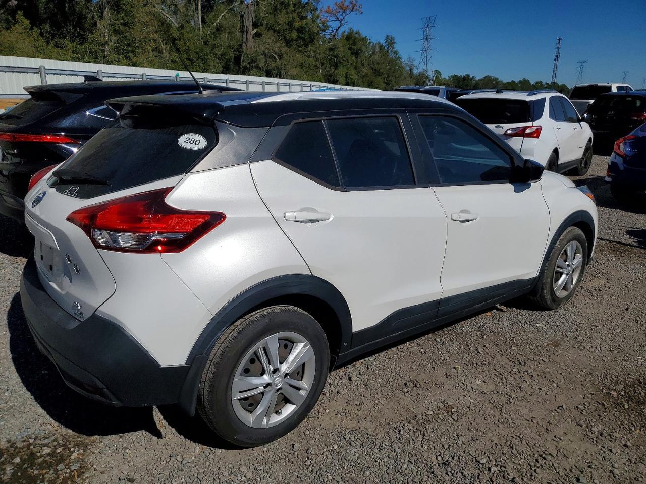 2019 Nissan Kicks S - Image 3