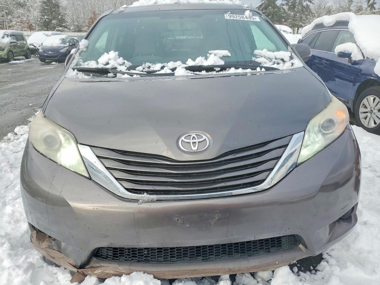 2017 Toyota Sienna Le - Image 5