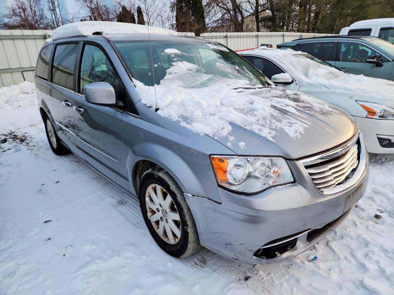 2015 Chrysler Town And C - Фото 4