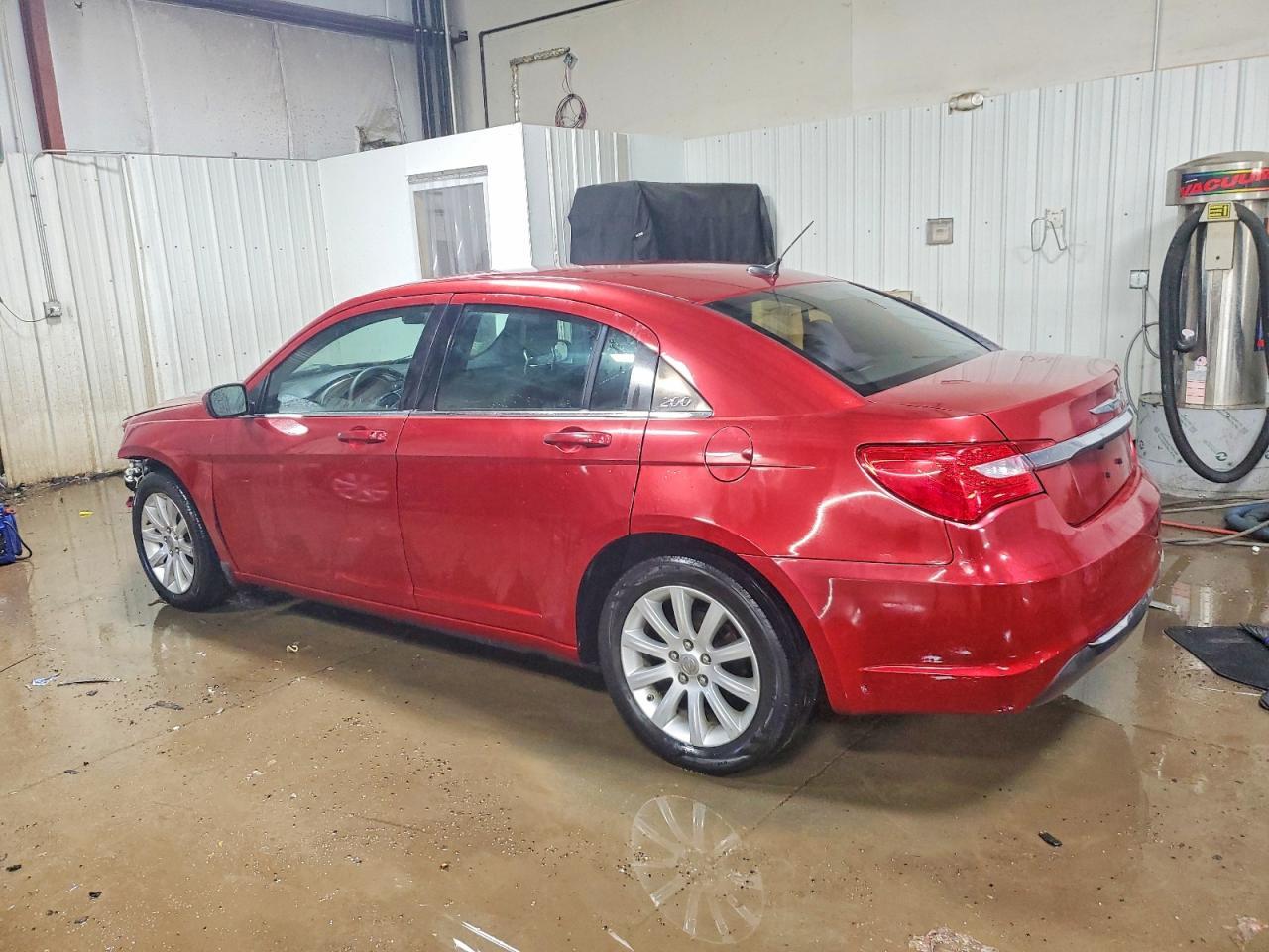 2014 Chrysler 200 Touring - Image 2